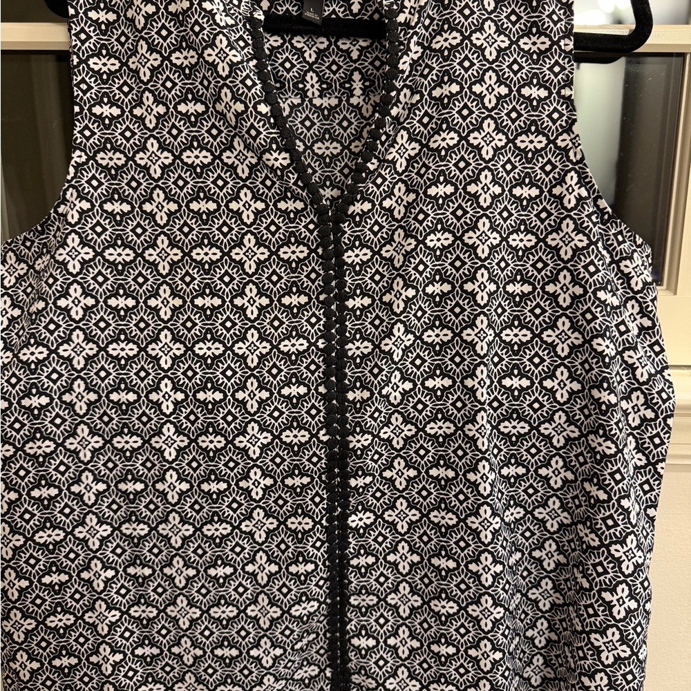Banana Republic Monochrome Sleeveless Blouse